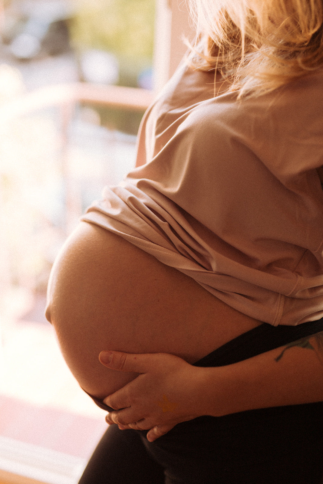 Flowy Nursing T-Shirt – Bamboo Viscose | Easy Breastfeeding Access via Open Sleeves