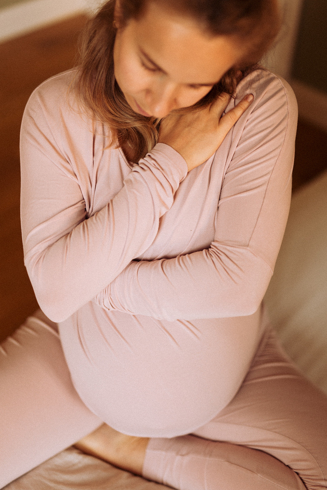 Longsleeve Pregnancy & Nursing T-Shirt – Bamboo Viscose | Deep V-Neck for Easy Breastfeeding