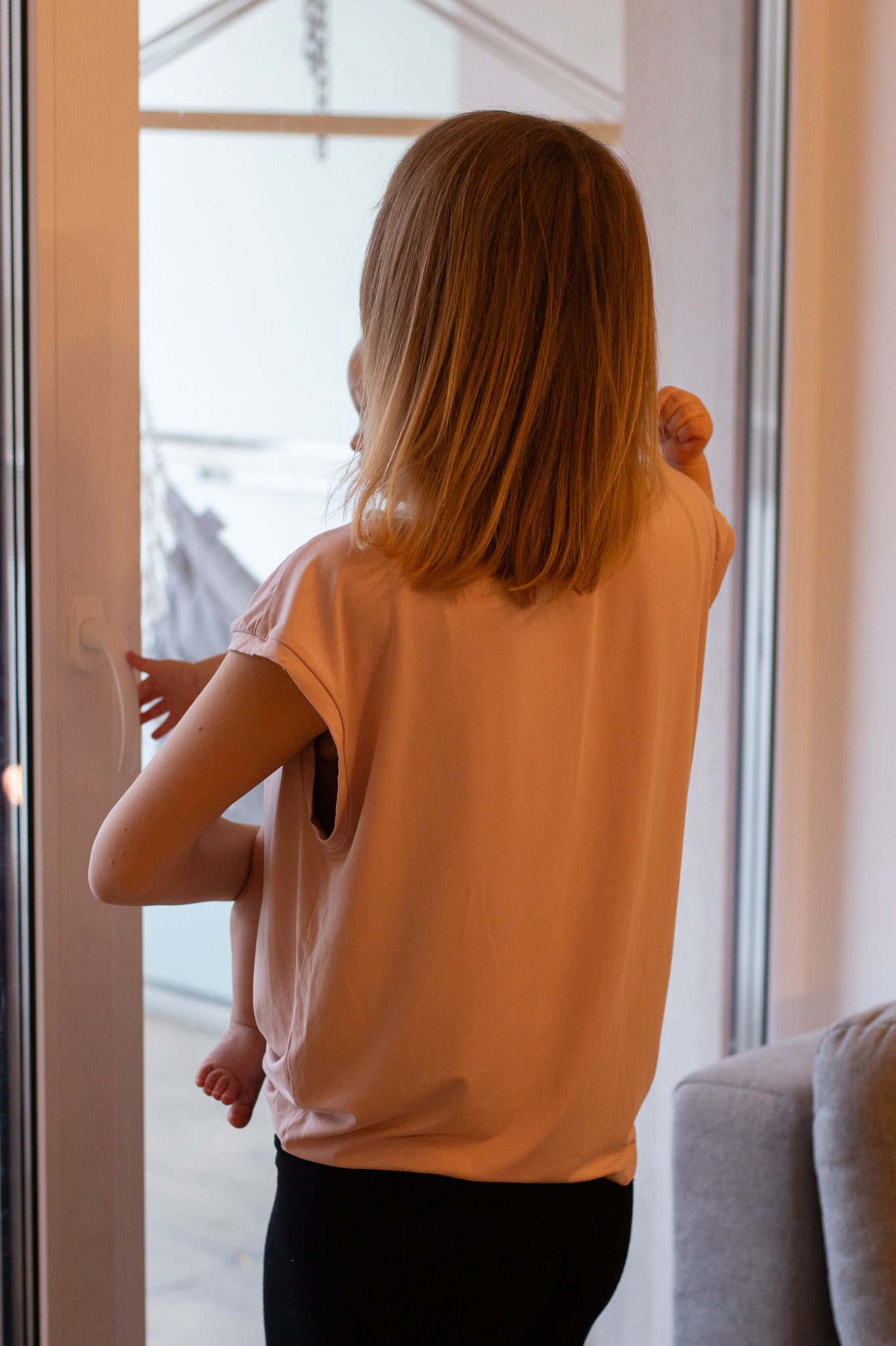 Flowy Nursing T-Shirt – Bamboo Viscose | Easy Breastfeeding Access via Open Sleeves