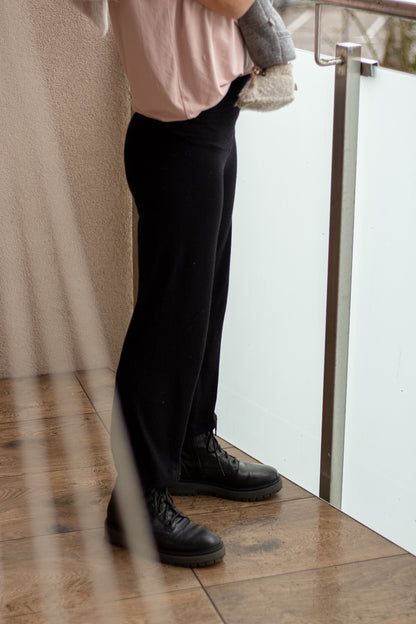 Maternity flared pants for pregnancy and postpartum