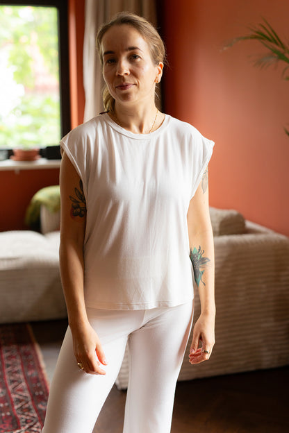 Flowy Nursing T-Shirt | Easy Breastfeeding Through Open Sleeves